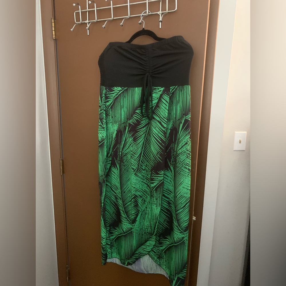 Beautiful summer strapless dress. Very comfortable and cool. Great for vacation
